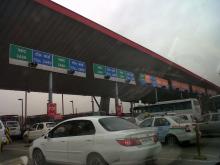 Gurgaon Toll in the morning